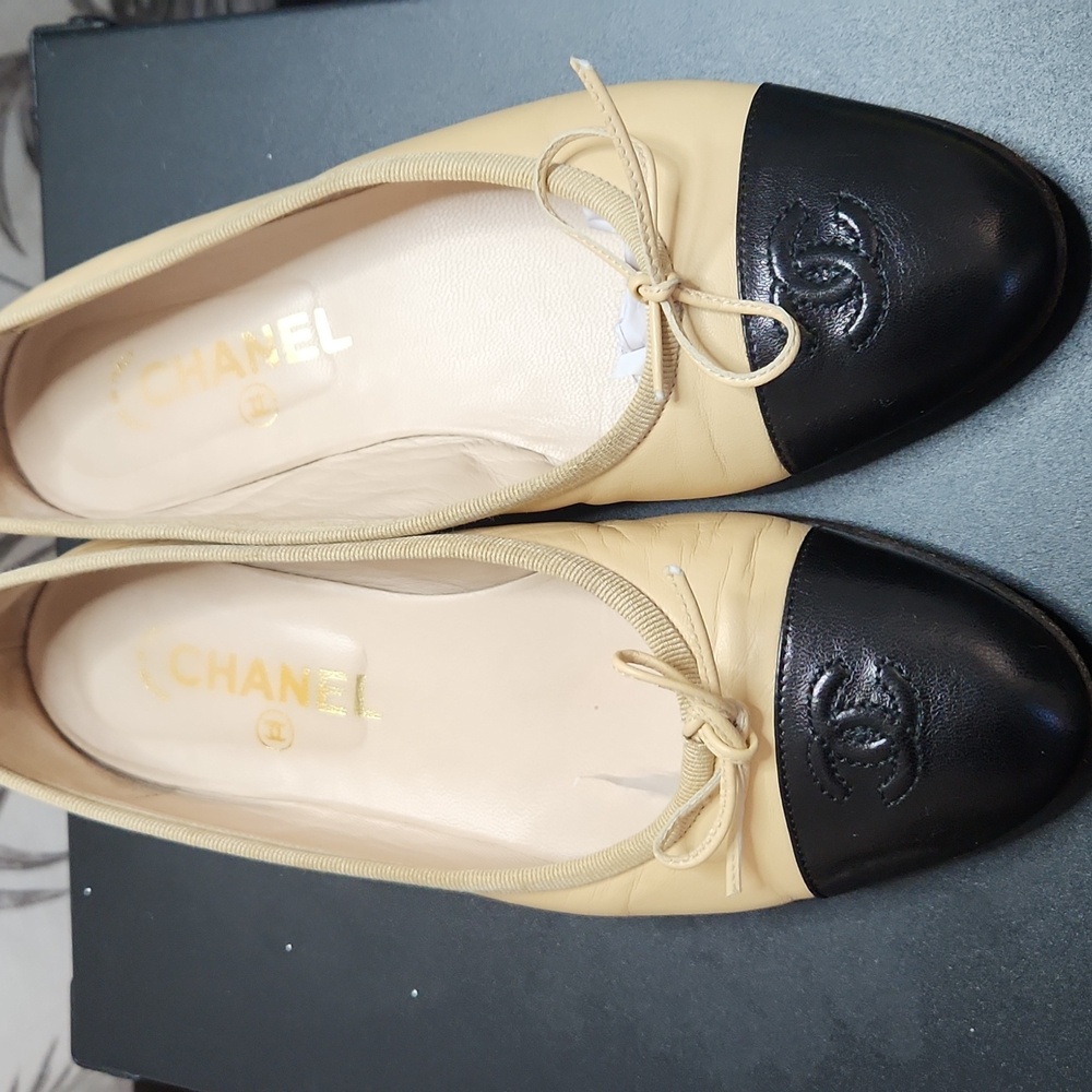 CHANEL Beige And Black Ballet Flats  Cap Toe With CC. Gorgeous 37.5 EU - Picture 6 of 15